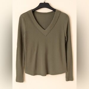 Altar’d State Waffle Knit V-Neck Long Sleeve Top Size Small Olive Green EUC